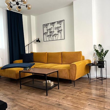 Apartment R&L Lazovna Apt 1 - Old Town And Parking Banska Bystrica Bagian luar foto