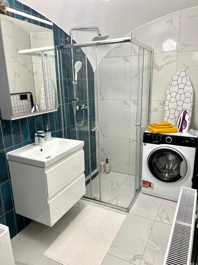 Apartment R&L Lazovna Apt 1 - Old Town And Parking Banska Bystrica Bagian luar foto